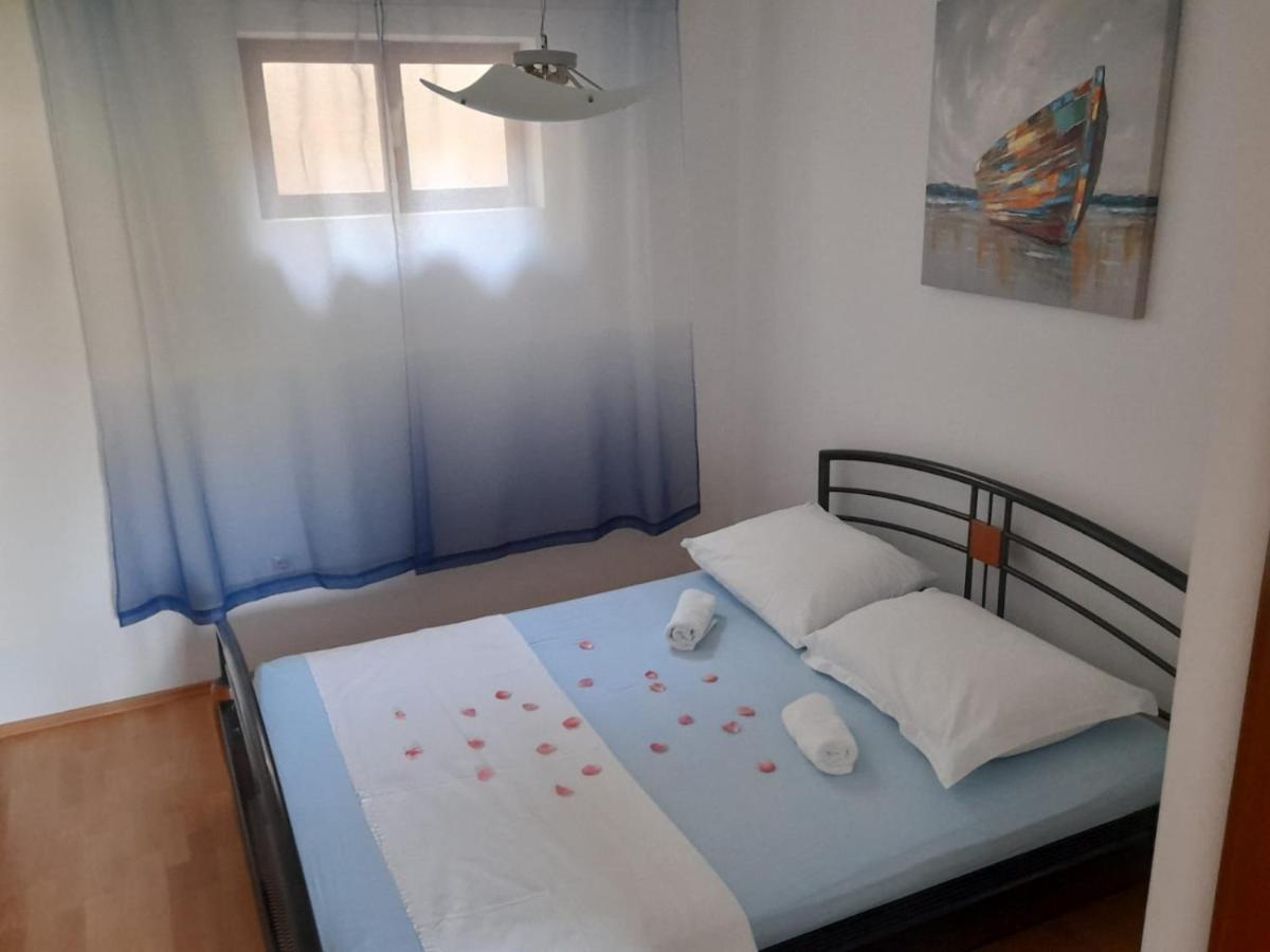 Apartmani I & J Seric Seget Vranjica Exterior photo