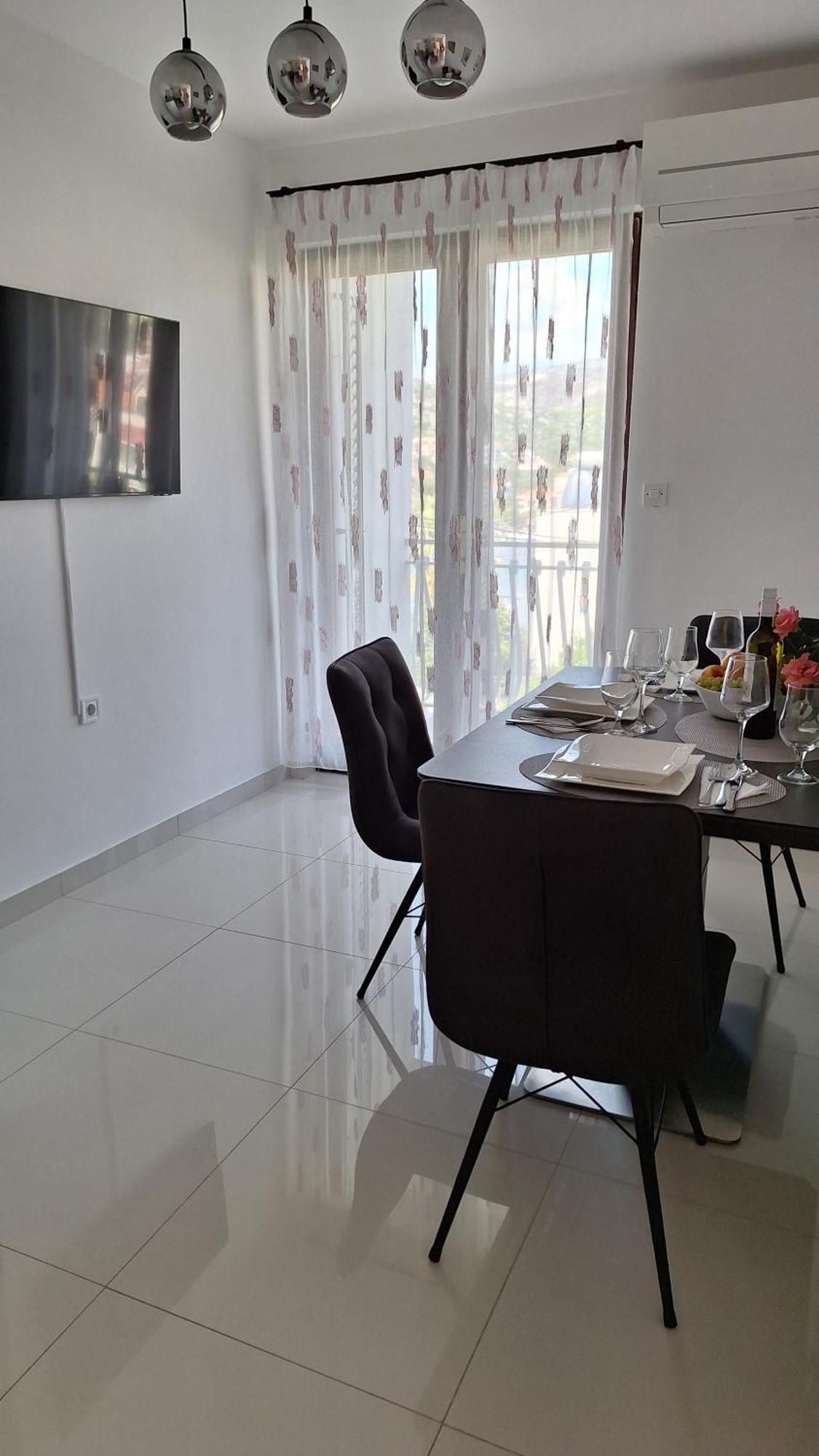 Apartmani I & J Seric Seget Vranjica Exterior photo