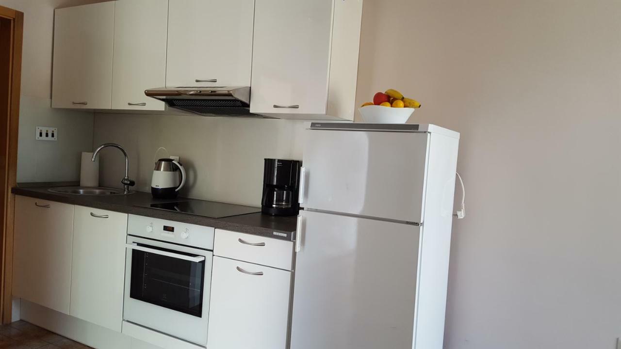 Apartmani I & J Seric Seget Vranjica Exterior photo