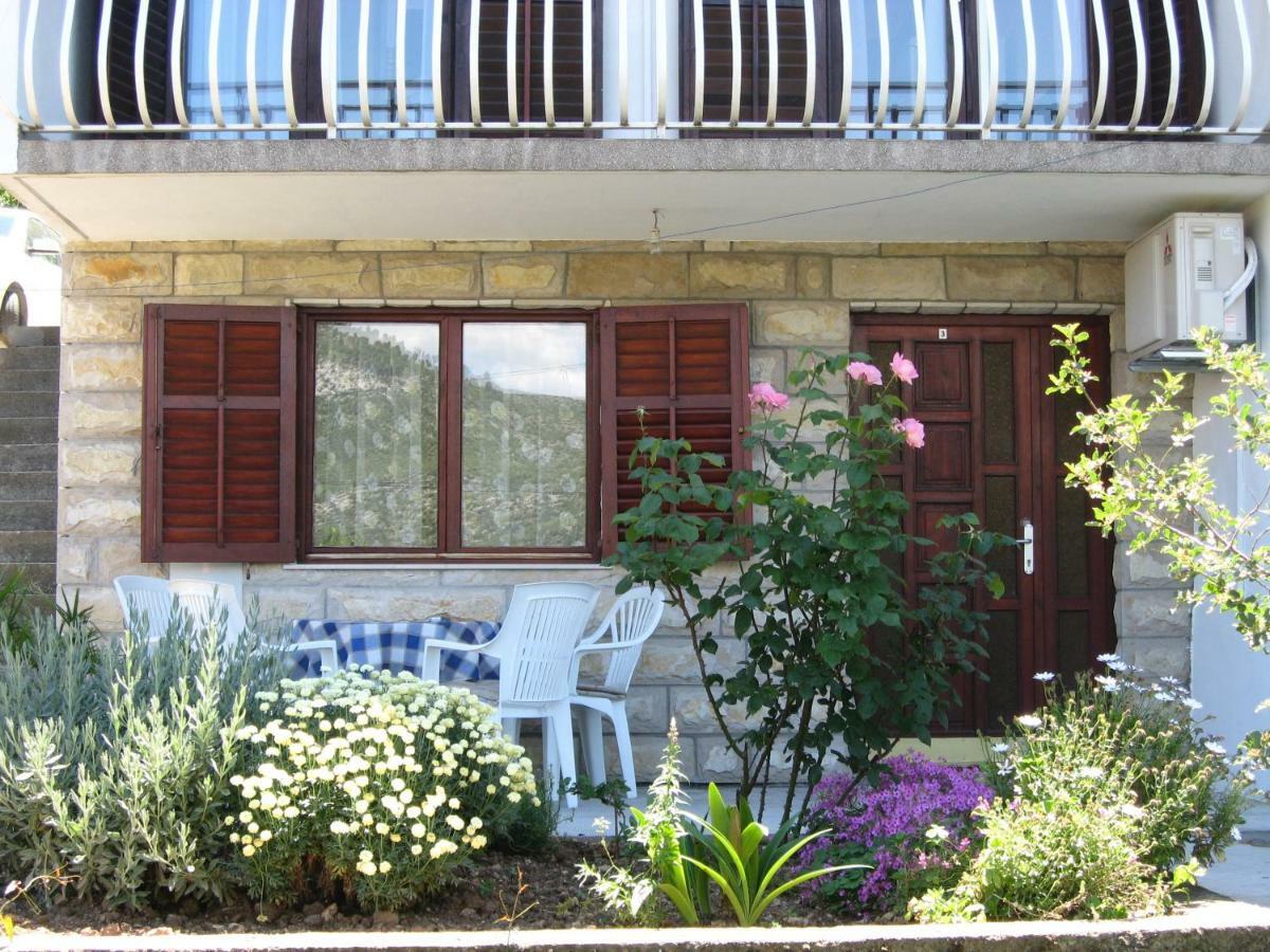 Apartmani I & J Seric Seget Vranjica Exterior photo