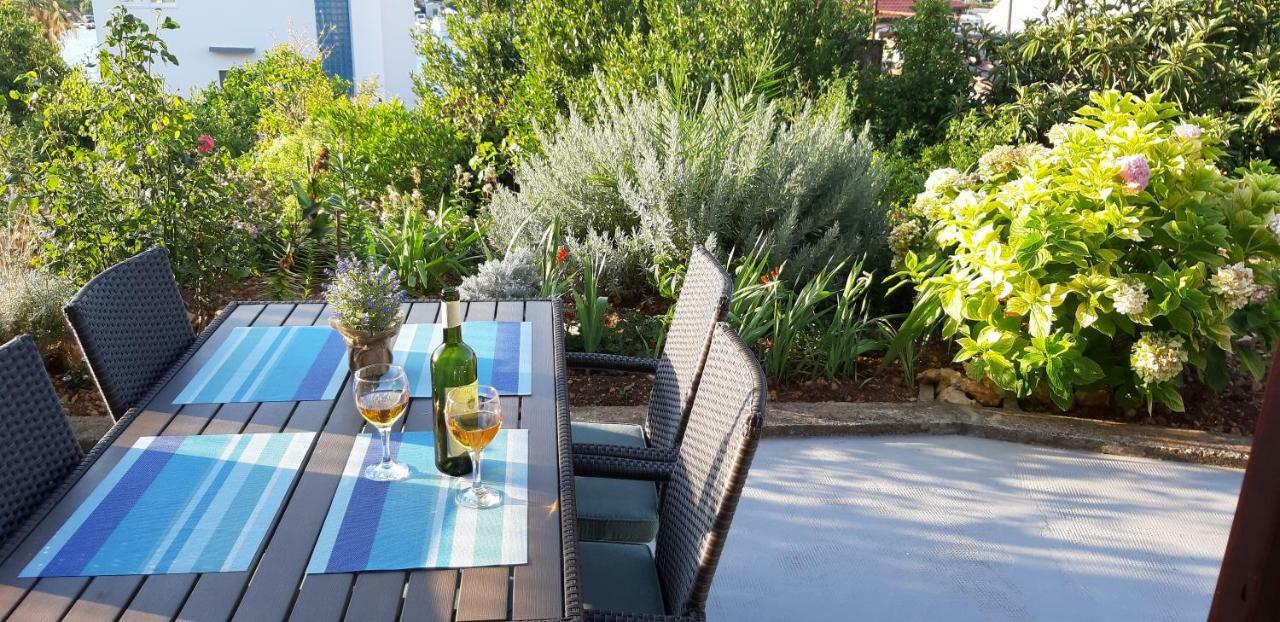 Apartmani I & J Seric Seget Vranjica Exterior photo